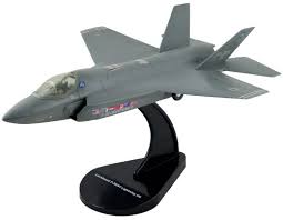 Smithsonian Deluxe F-35 Scale Model Kit